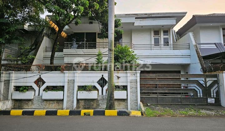 Rumah di Taman Kebon Jeruk Intercon Jakarta Barat