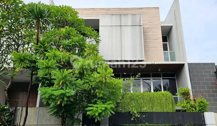 Modern House in Taman Permata Buana, West Jakarta
