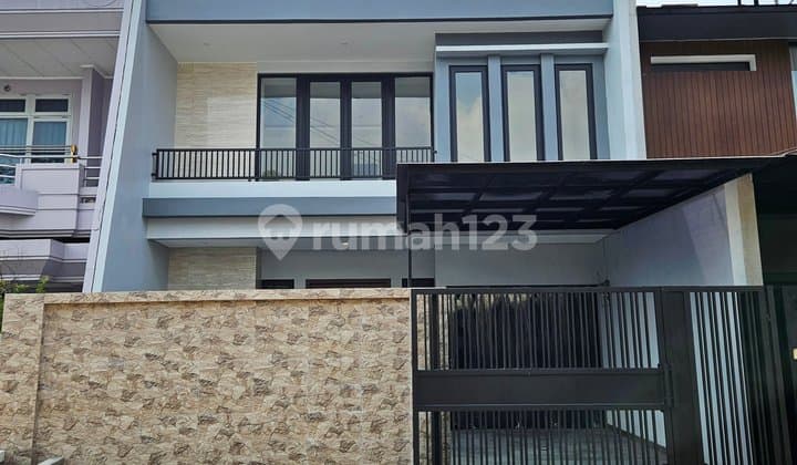 Rumah Modern Renovated di Green Garden Jakarta Barat