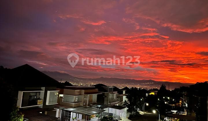 Dijual Villa Adem di Dago Pakar, Bandung View Gunung, Ada Kolam Renang