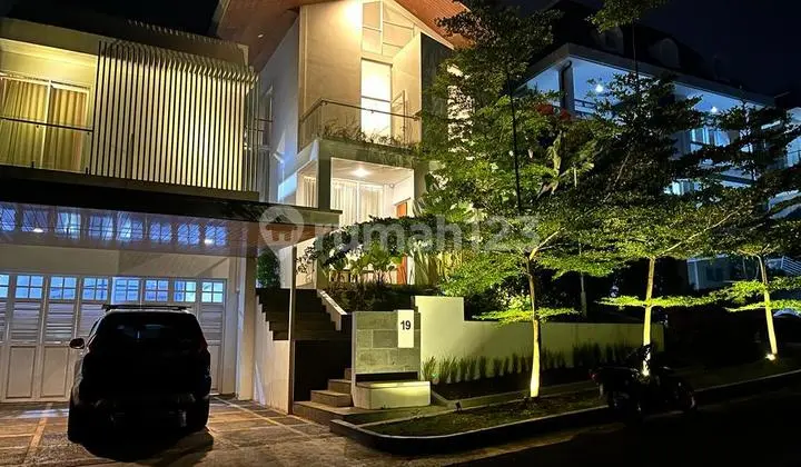 Dijual Villa Adem di Dago Pakar, Bandung View Gunung, Ada Kolam Renang