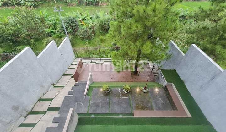 Disewakan Rumah 3 Lantai Furnished View Hijau - Kota Baru Parahyangan, Nyaman & Siap Huni