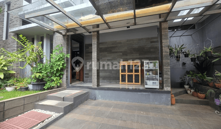 Rumah Nyaman Semi Furnished Di Setraduta, Bandung