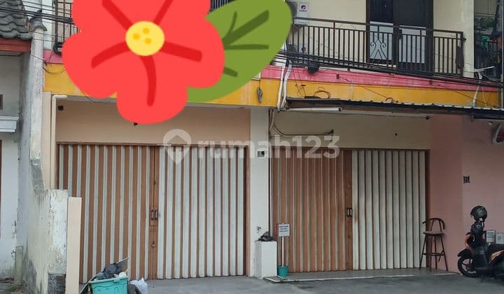 Ruko 2 lantai dekat Terminal Con-Cat. Lokasi strategis.