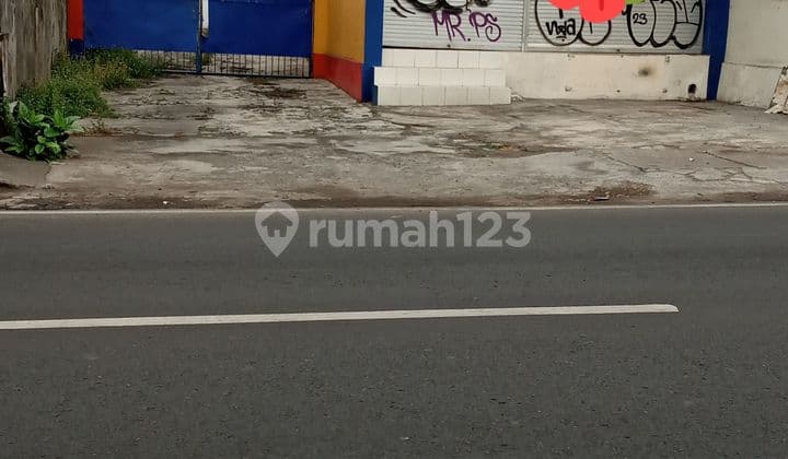 Ruko 1 lantai di Jln.Kaliurang. Area belakang ruko luas.