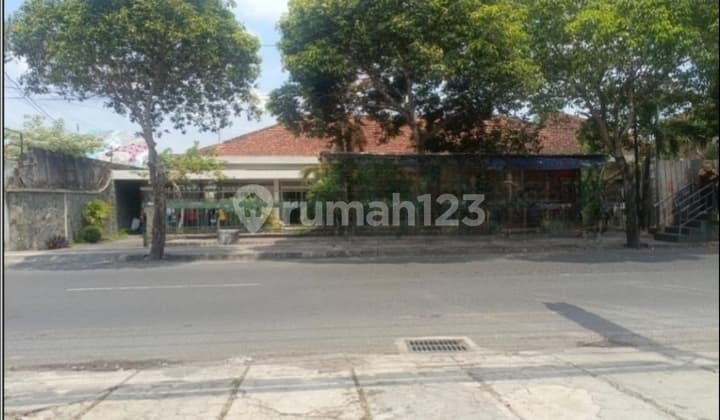 Rumah Asri Dg Pekarangan Belakang Luas. Lokasi Ditengah Kota Yogyakarta, Area Komersil & Bisnis. Kemana2 Dekat.