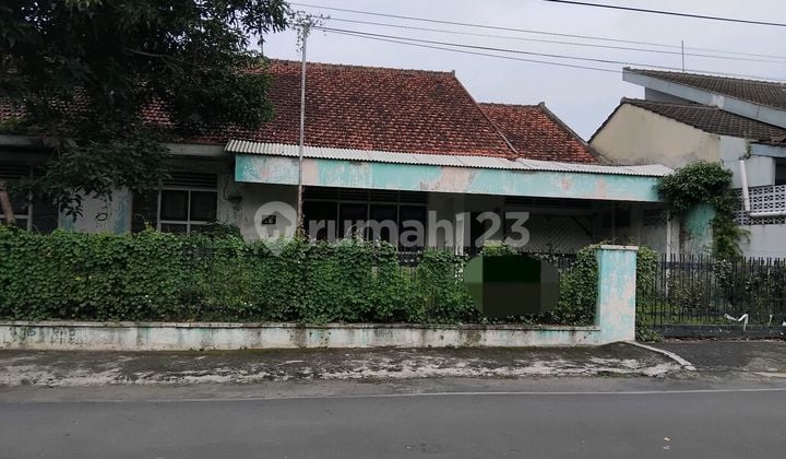 Rumah Tua (hitung Tanah) Di Demangan Baru, Posisi Hook, Kawasan Premium Komersiil & Bisnis, Akses Mudah Jln Lebar & Rata, Dekat Dg Olifant School, Sma Debrito, Univ Atmajaya, Univ Sanata Dharma, Ugm, Amplaz, Kost2-an, Gym, Kuliner, Cafe. Strategis Banget.