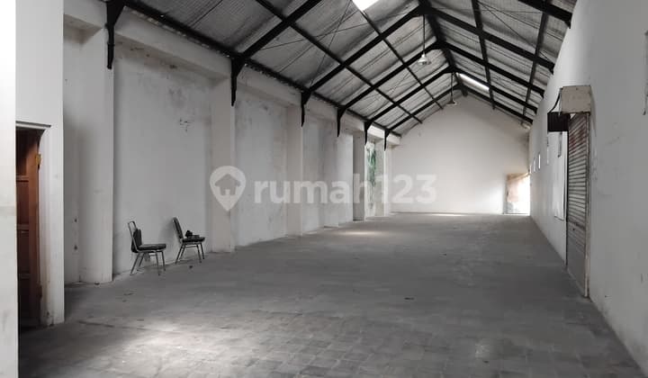Gudang siap pakai di Maguwoharjo lengkap dg kantor.Bersih & terawat dg baik.LT : 531 m2, Lb : 400 m2, Ld : 9 meter. SHM, IMB, TDG.