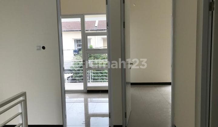 Rumah Minimalis 2 Lantai Dekat Akses Tol, Taman Kopo Indah Bagus