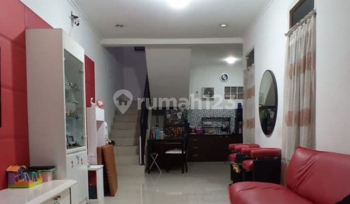 Rumah Strategis 1,5 Lantai Siap Huni, Taman Holis Indah