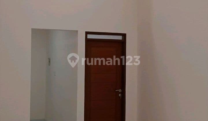 Rumah 1,5 Lantai Minimalis Sudah Renovasi, Taman Holis Indah