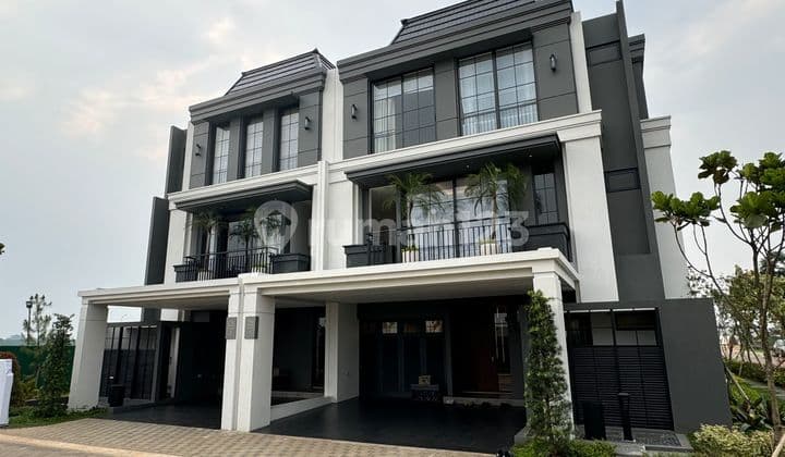 Rumah Klasik 3 Lantai di Pusat Bsd, Dekat Taman dan Mal Eastvara