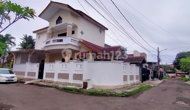 Rumah Hoek 3 Lantai Vila Melati Mas