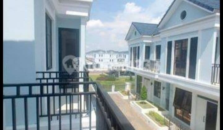 Rumah Cantik 3 Lantai