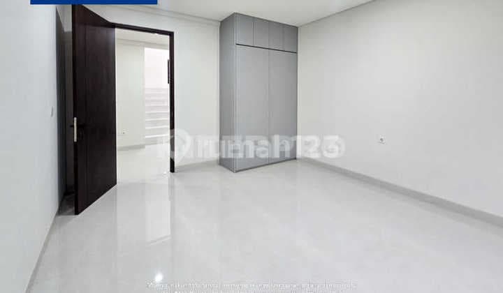 Rumah Brand New 3 Lantai Dijual Taman Permata Buana - LT 144m2