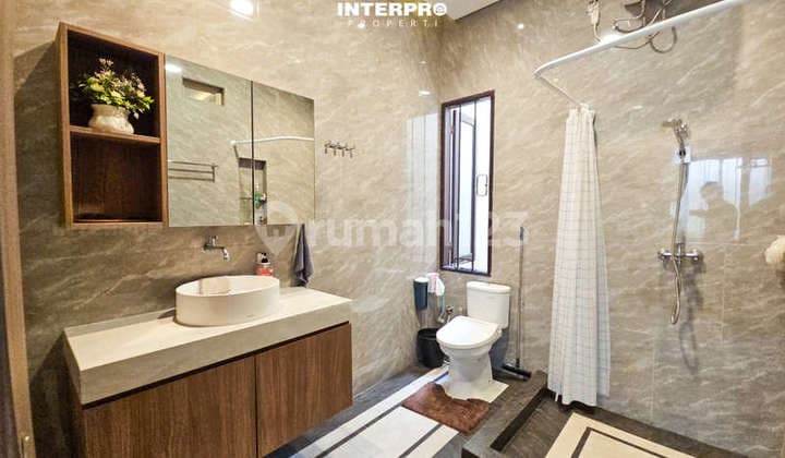 Rumah 2,5 Lantai Permata Buana Lokasi Bagus Baru Renovasi - 190m2