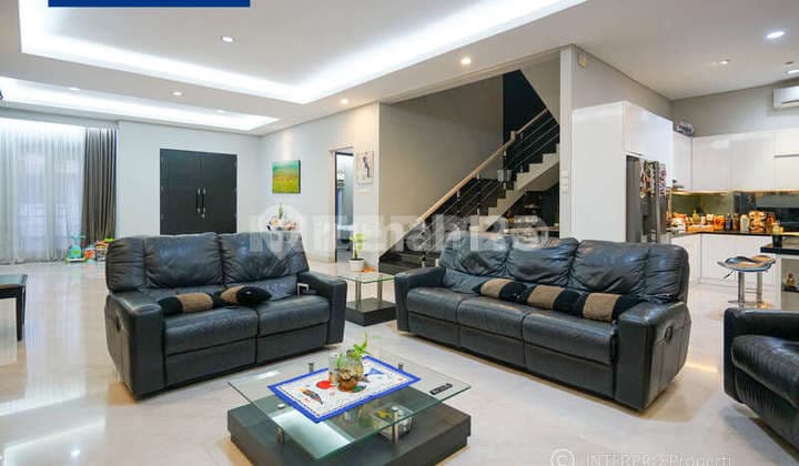 Rumah Mewah Dijual Puri Indah 3.5 Lantai LT 200m2 - 5 Kamar Tidur
