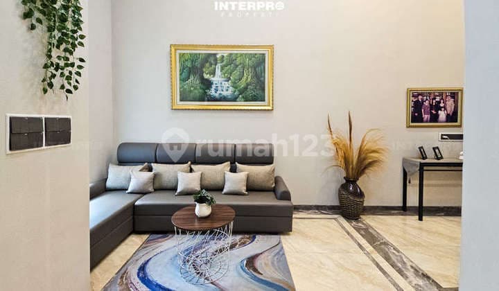 Rumah 2,5 Lantai Permata Buana Lokasi Bagus Baru Renovasi - 190m2