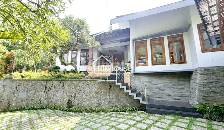 Rumah 7 Lantai Siap Huni Ada Kolam Renang dan Taman Luas di Tidar