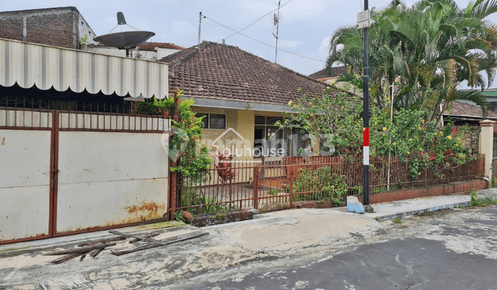 Rumah Luas Siap Huni Dekat Sekolah di Buah-Buahan