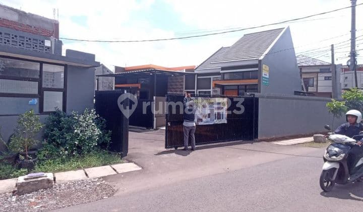 Cluster Rumah Baru Mewah 1 Lantai. SHM. Bambu Apus Cipayung, Jakarta Timur. Dekat ke Jakarta International Korean School, Nizamia Andalusia Tol Bambu Apus Taman Mini Indonesia Indah Terminal Kp. Rambutan Rs. Adhyaksa