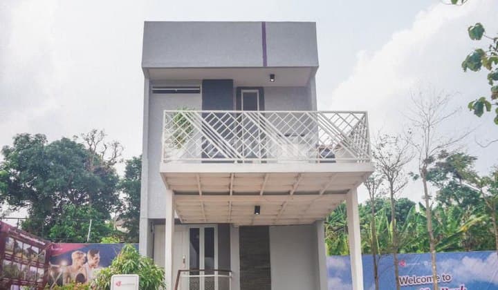 Rumah 2 Lantai baru, cantik, SHM di Cilodong, Depok. Cantik, nyaman asri, ada balkon luas, Strategis dekat dengan stasiun Depok, terminal Depok, RS, klinik, sekolah, universitas, mall, pasar, perkantoran
