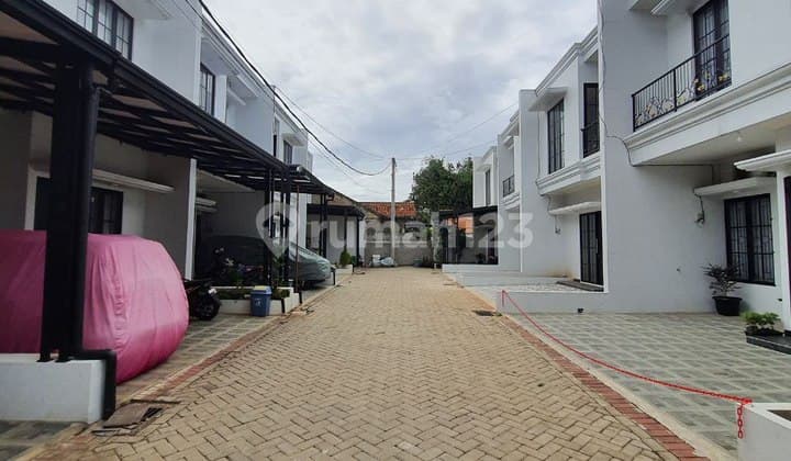 Rumah 2 Lantai Premium di Cilodong, Belakang Alun-Alun Kota Depok. One Gate Sistem, Ada Pos Security. Lokasi Tidak Banjir