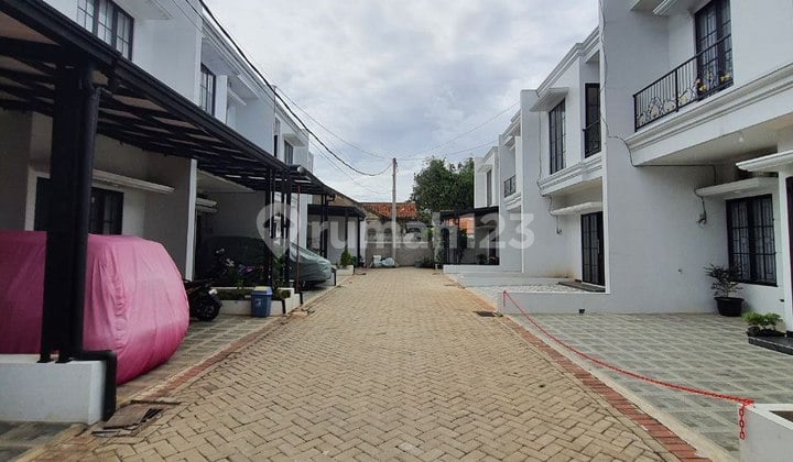 Rumah 2 Lantai Premium di Cilodong, Belakang Alun-Alun Kota Depok. One Gate Sistem, Ada Pos Security. Lokasi Tidak Banjir