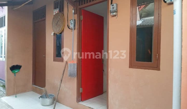 Dijual Kontrakan Di Pondok Aren, Tangsel. 2 Pintu Kontrakan, Masing2 3 Petak. Listrik Token Masing2. Potensi Omzet Total Per Tahun Rp18juta,.