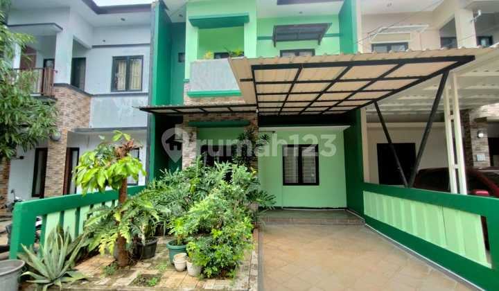 Dijual Rumah 2 Lantai di Pondok Aren, Tangerang. Lokasi Strategis. Sangat Dekat dengan Kawasan Hunian Elit Graha Raya Bintaro. Transportasi: Akses Cepat ke Stasiun Sudimara (Memudahkan Mobilitas ke Jakarta)
