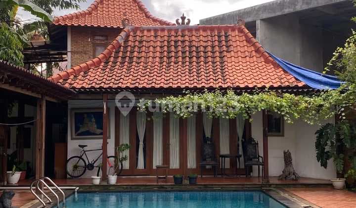 Rumah Nuansa Suasana Villa Bali Lokasi di Bintaro Dengan Kolam Renang