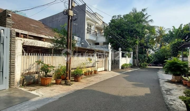 FOR SALE HOUSE on Jl LAMANDAU, KEBAYORAN BARU, SOUTH JAKARTA near BLOK M