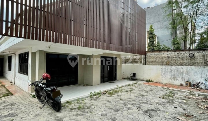 DIJUAL RUMAH / RUANG USAHA di Jl RADEN SALEH / CIKINI, MENTENG