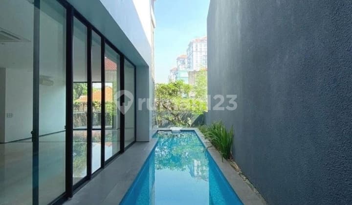 Rumah , Townhouse Aikonik di Jl Surabaya , Menteng, Jakpus