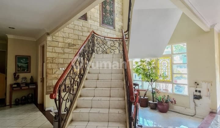 Rumah Besar , Hotel At Jl Sawo Manila, Jati Padang