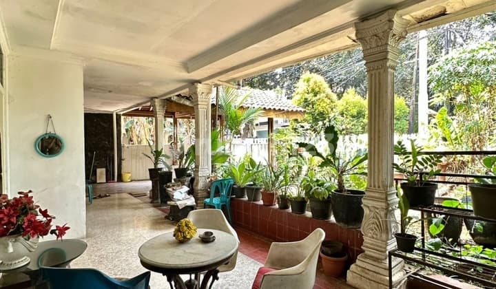 Rumah At Jl Laksana, Senopati, Kebayoran Baru