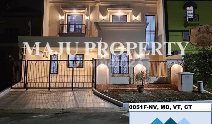 Rumah Mewah Bagus Ada Kolam Renang, di Kota Wisata