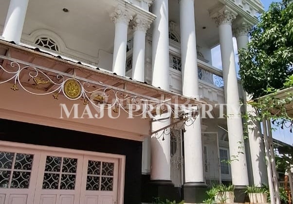 Rumah Mewah, 2 Lantai, di Legenda Wisata