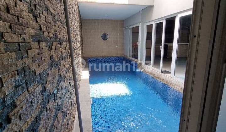 Rumah Mewah Dengan Kolam Renang Didalam Perumahan Elite Kota Wisata Cibubur