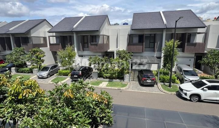 Exclusive Furnished House Rarely Available in Flora Summarecon Bandung