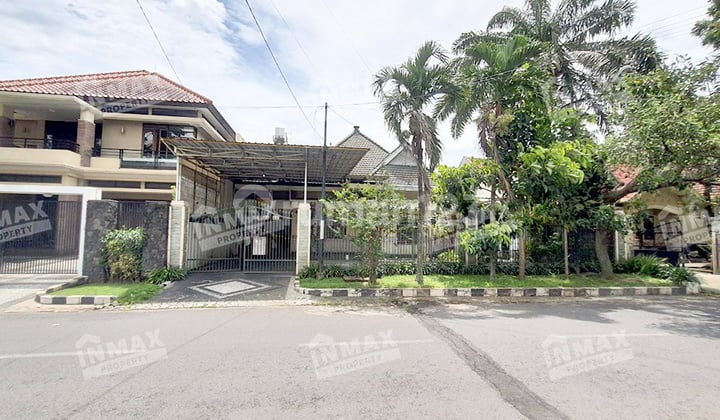 Rumah Luas Dan Bagus Model Klasik Disewakan di Gunung gunung Malang