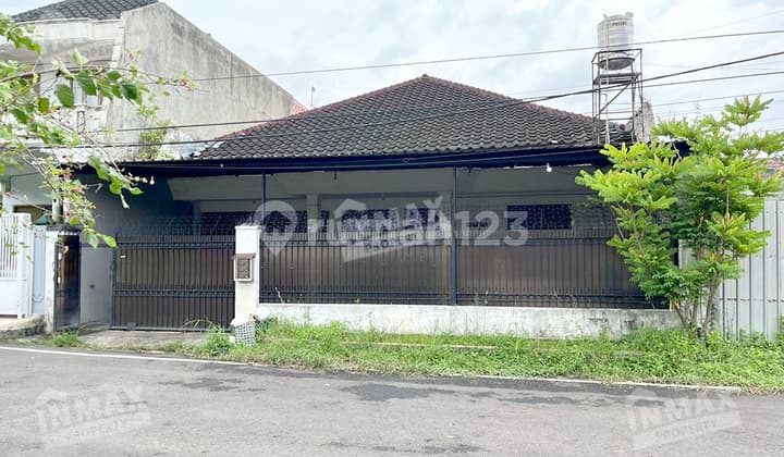 For Rent: House in Borobudur Area, Malang, Semi-Furnished, Row House with Wide Road Access