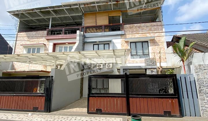 Rumah Kontrakan Mewah 3,5 Lantai Ada Rooftop View Kota Malang Dekat Suhat