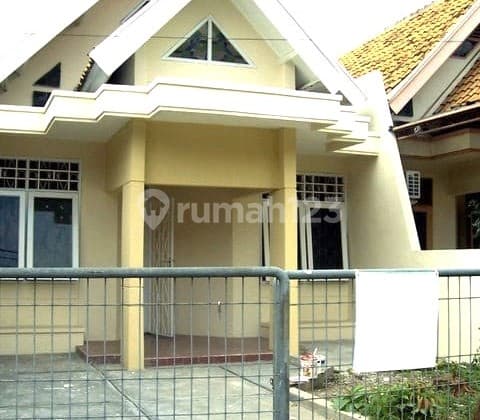 Dijual Rumah Siap Huni Kondisi Bagus Di Bougenville Loka Area Graha Raya