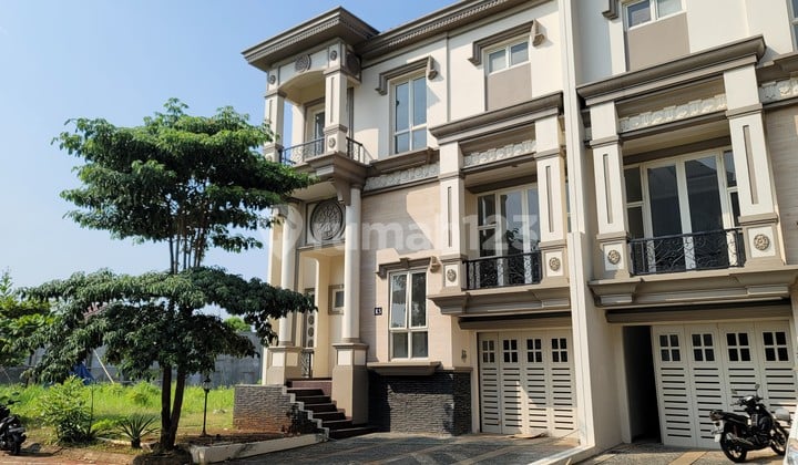 Rumah Baru Desain Neo Klasik, Garansi 12 Bulan