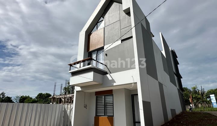 Rumah Rooftop 10 Menit Ke Bsd. Lebih Luas, Bagus Dan Murah.