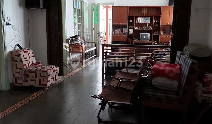 Rumah Strategis Pinggir Jalan Ramai di Jl.gatot Subroto Bandung