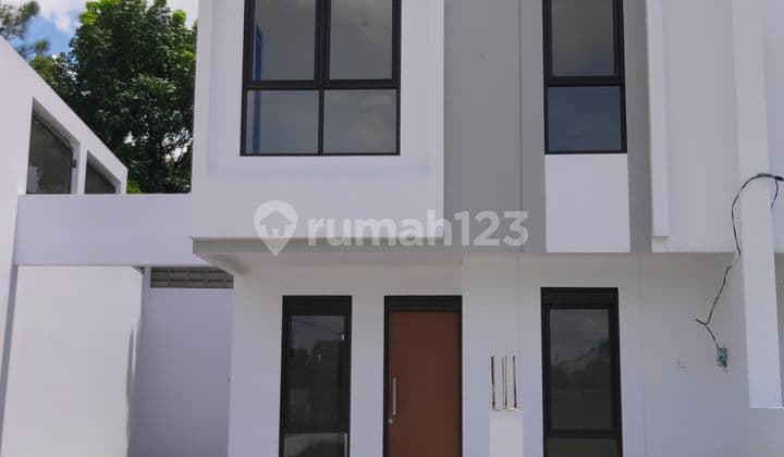 Rumah Baru 2 Lantai Dalam Komplek Nyaman di Batununggal Bandung