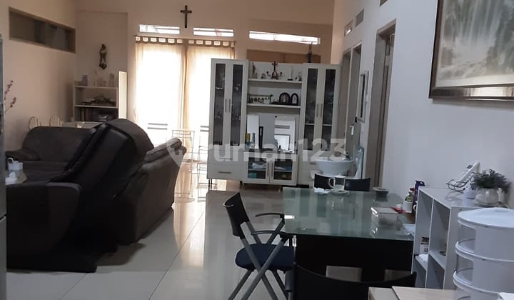 Rumah 1 Lantai Bagus Blok Depan di Komplek Batununggal Bandung
