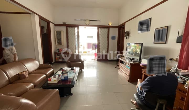 Rumah Terawat Strategis nyaman Sayap Gatot Subroto Kota Bandung